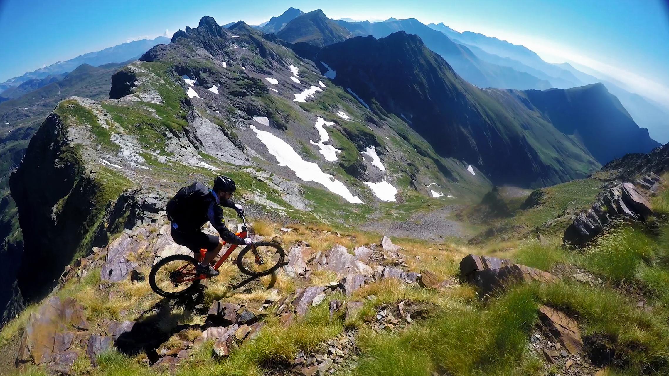 Belfry & Spa By Ligne St Barth Лурд Екстериор снимка A mountain biker in the Pyrenees