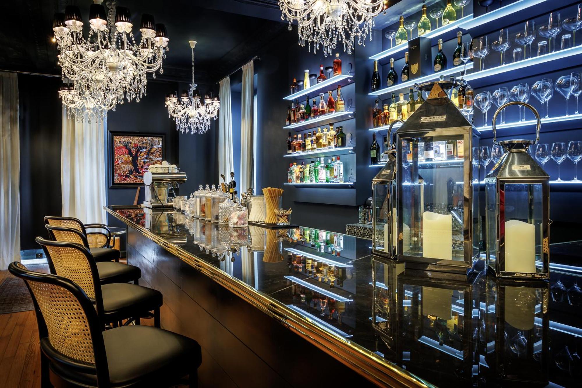 Belfry & Spa By Ligne St Barth Лурд Екстериор снимка The bar at the 21 Club